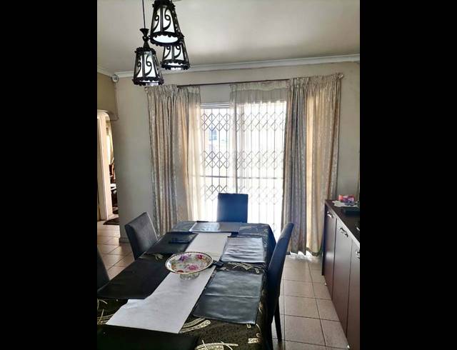 3 BEDROOM TOWNHOUSE FOR SALE IN ISIPINGO RAIL